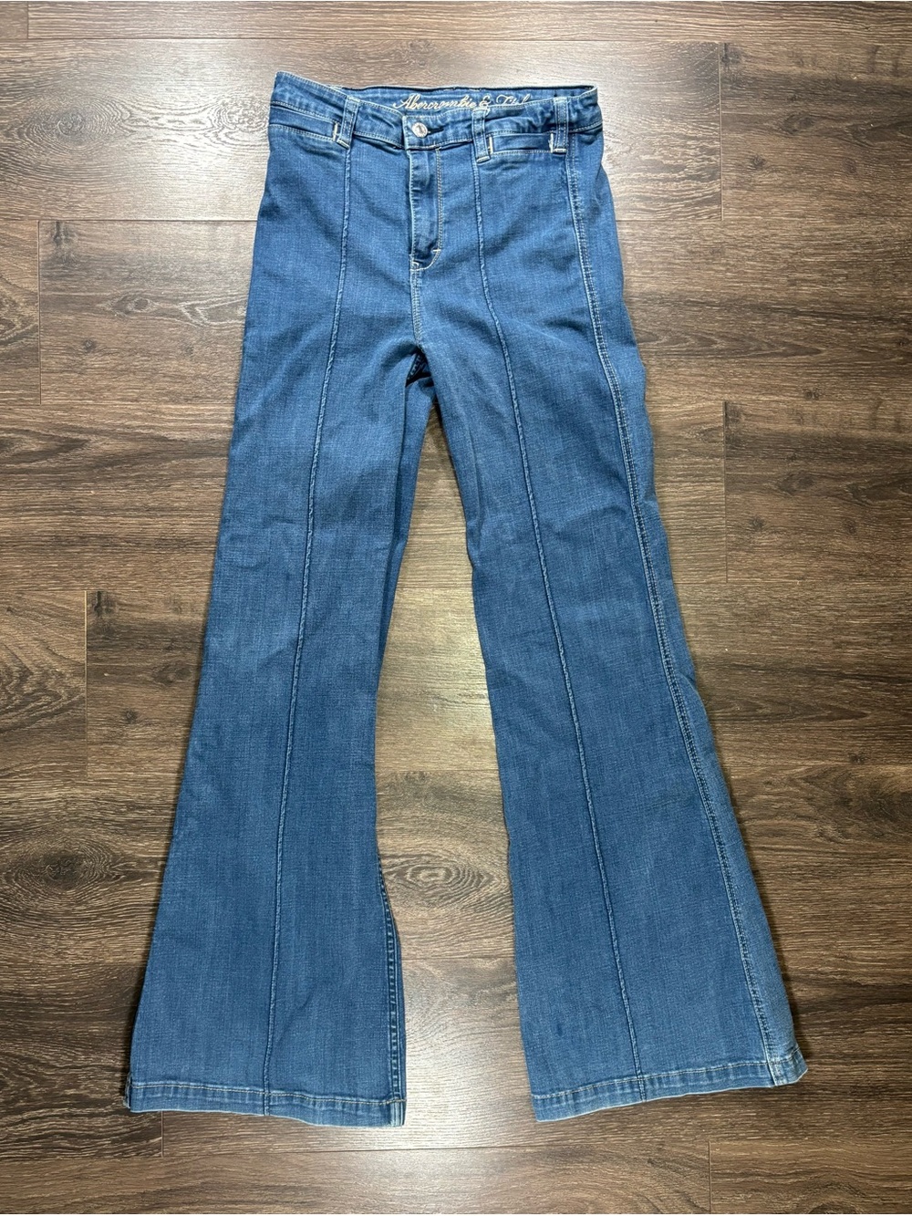 Abercrombie & Fitch Women’s Bell Bottom Jeans size 4